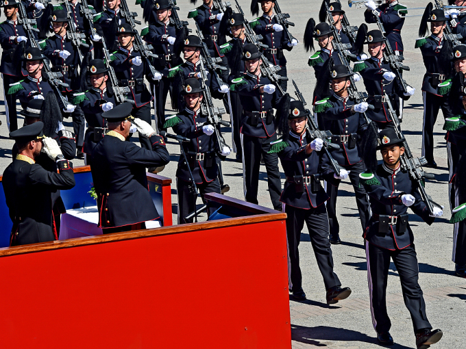 Gardesjefen kommanderte forbimarsj i parade. Foto: Sven Gj. Gjeruldsen, Det kongelige hoff